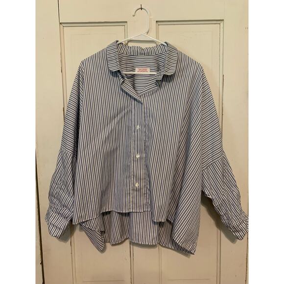 Gallego Desportes Boxy White, Navy,button down top. Size SM. Great condition. - Picture 1 of 5